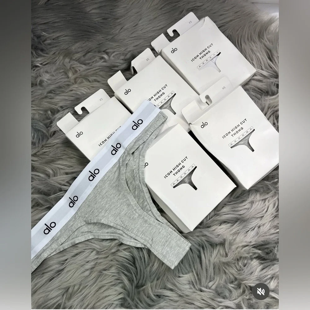 ALO Yoga Women's Light Gray Bra Set - Picture 2 of 3